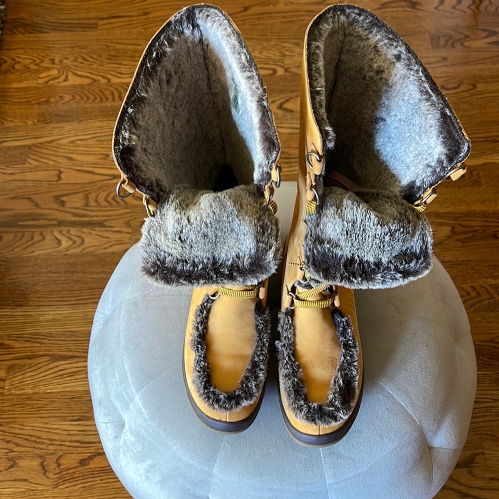 Winter 🥶 🥾 Boots size 9.5!  Timberland!!!!!!!🤗